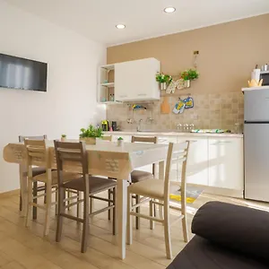 https://barracos-house.taorminaitalyhotels.com