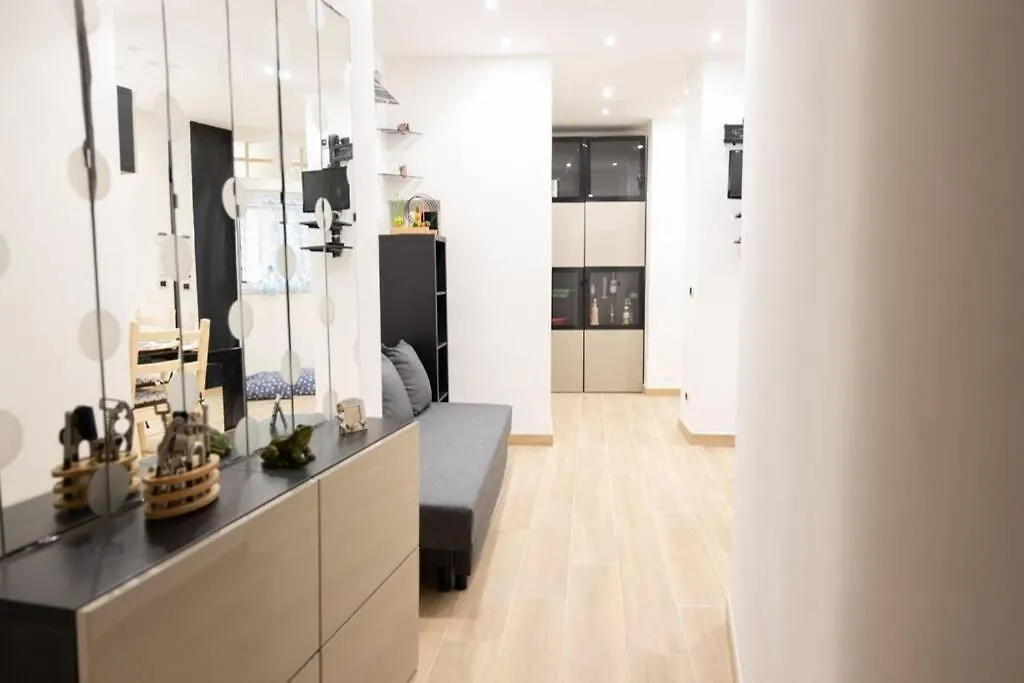 Apartment La Casa Di Nico. Appartamento Zona Centro Genoa